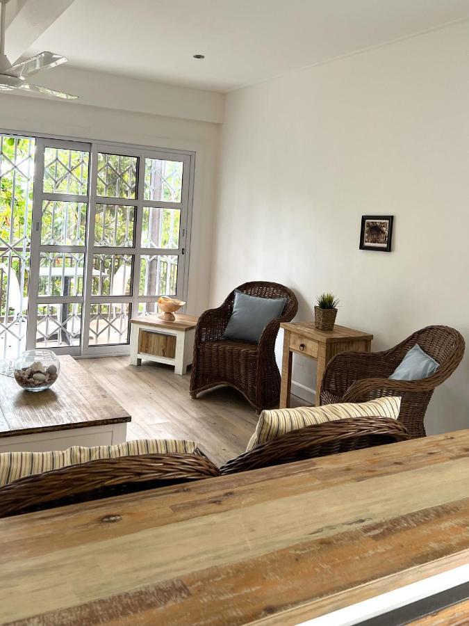 The Runway Lodge Pointe La Rue Bagian luar foto